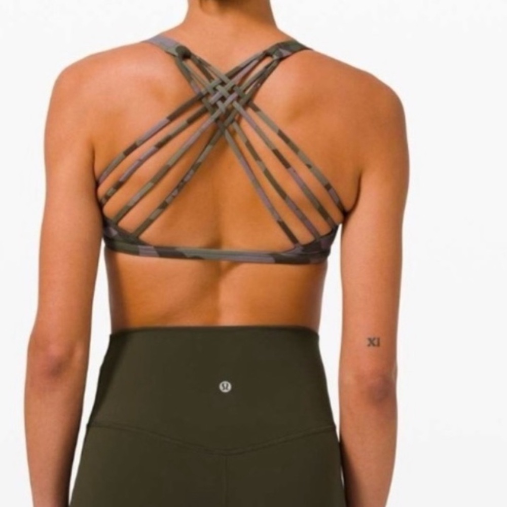 Lululemon free to be wild camo sports bra size 6 - Picture 3 of 3